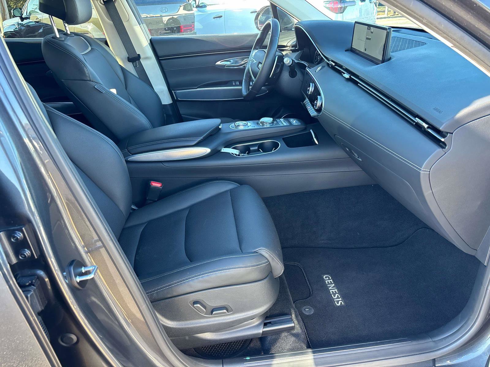 Used 2023 Genesis GV70 2.5T w/ Select Package image 14