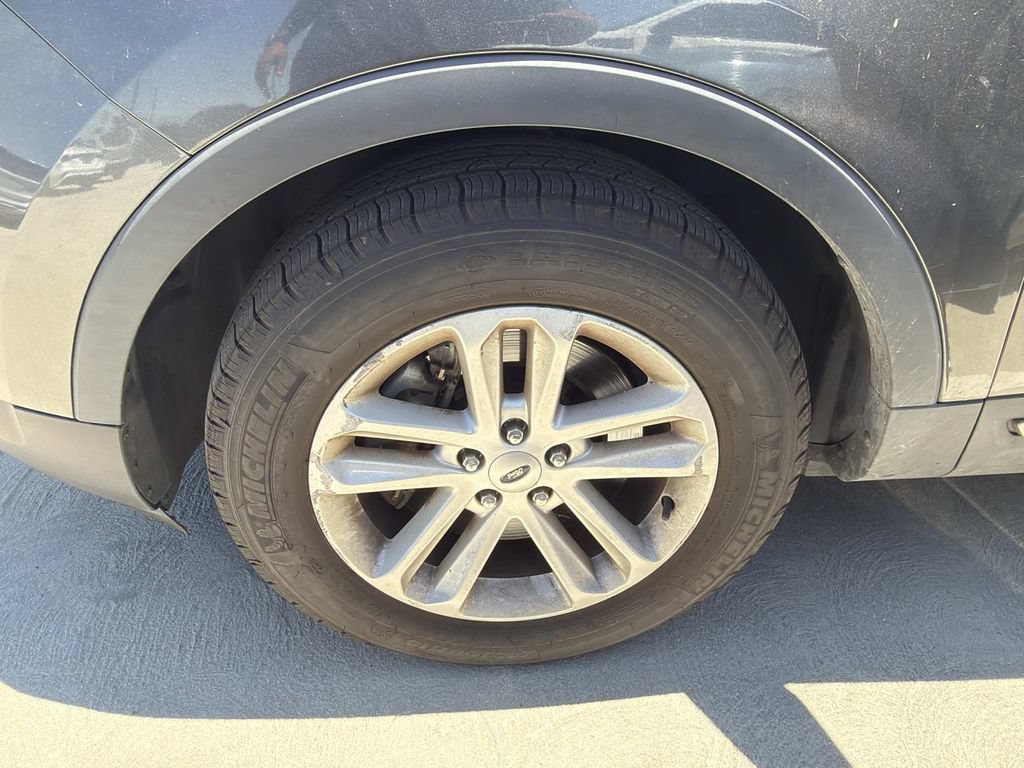 Used 2016 Ford Explorer XLT w/ Equipment Group 202A FWD image 12