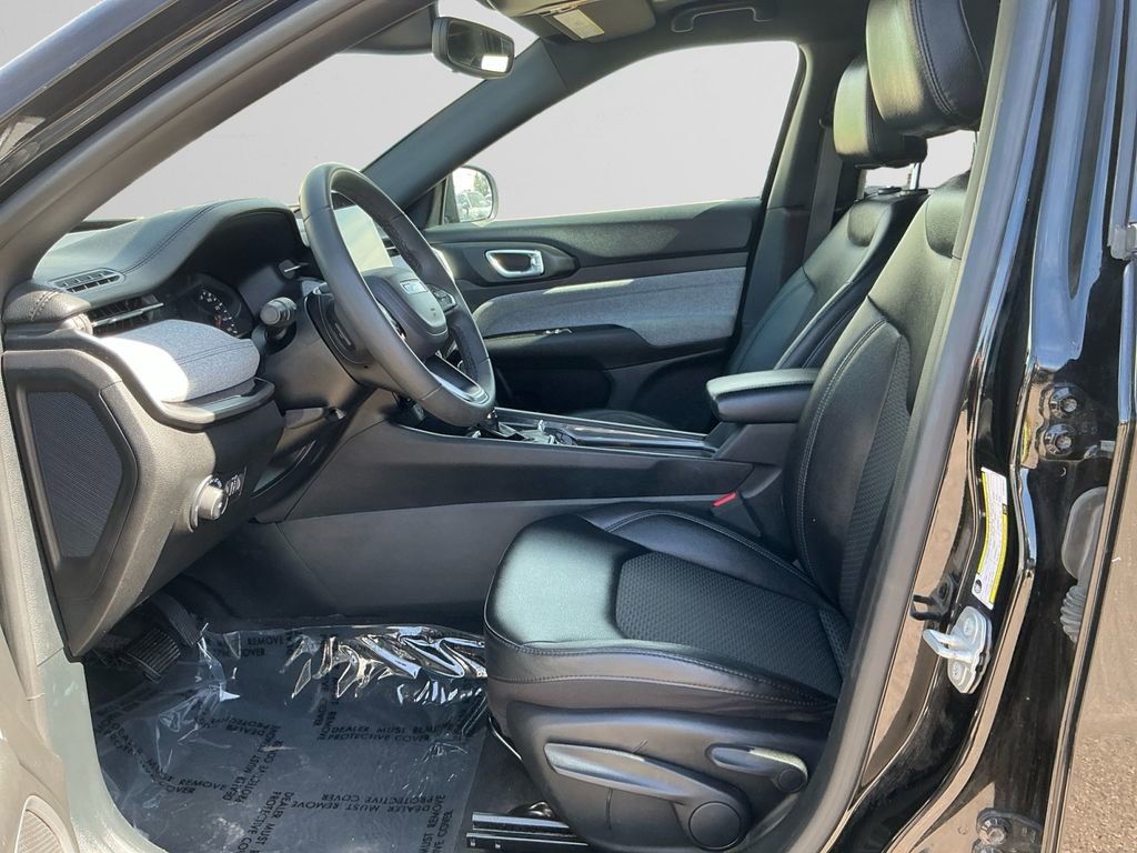 Used 2024 Jeep Compass Latitude image 9