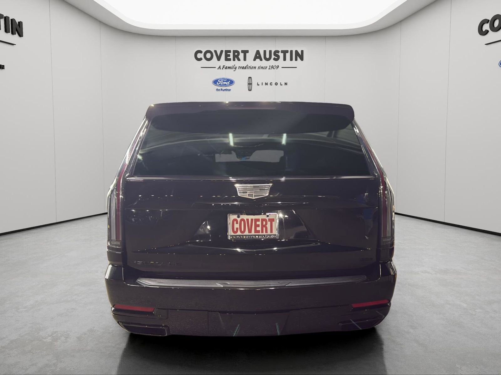 Used 2025 Cadillac Escalade Sport Platinum w/ LPO, ONYX Package image 4