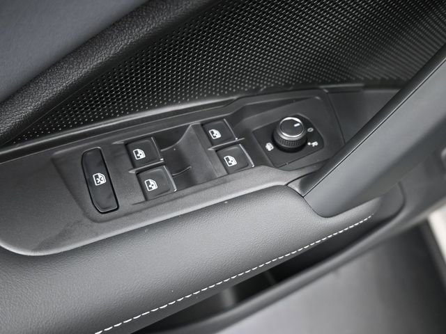 New 2026 Volkswagen Tiguan SE R-Line image 13