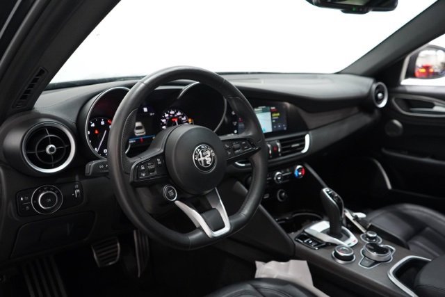 Used 2022 Alfa Romeo Giulia Ti image 15