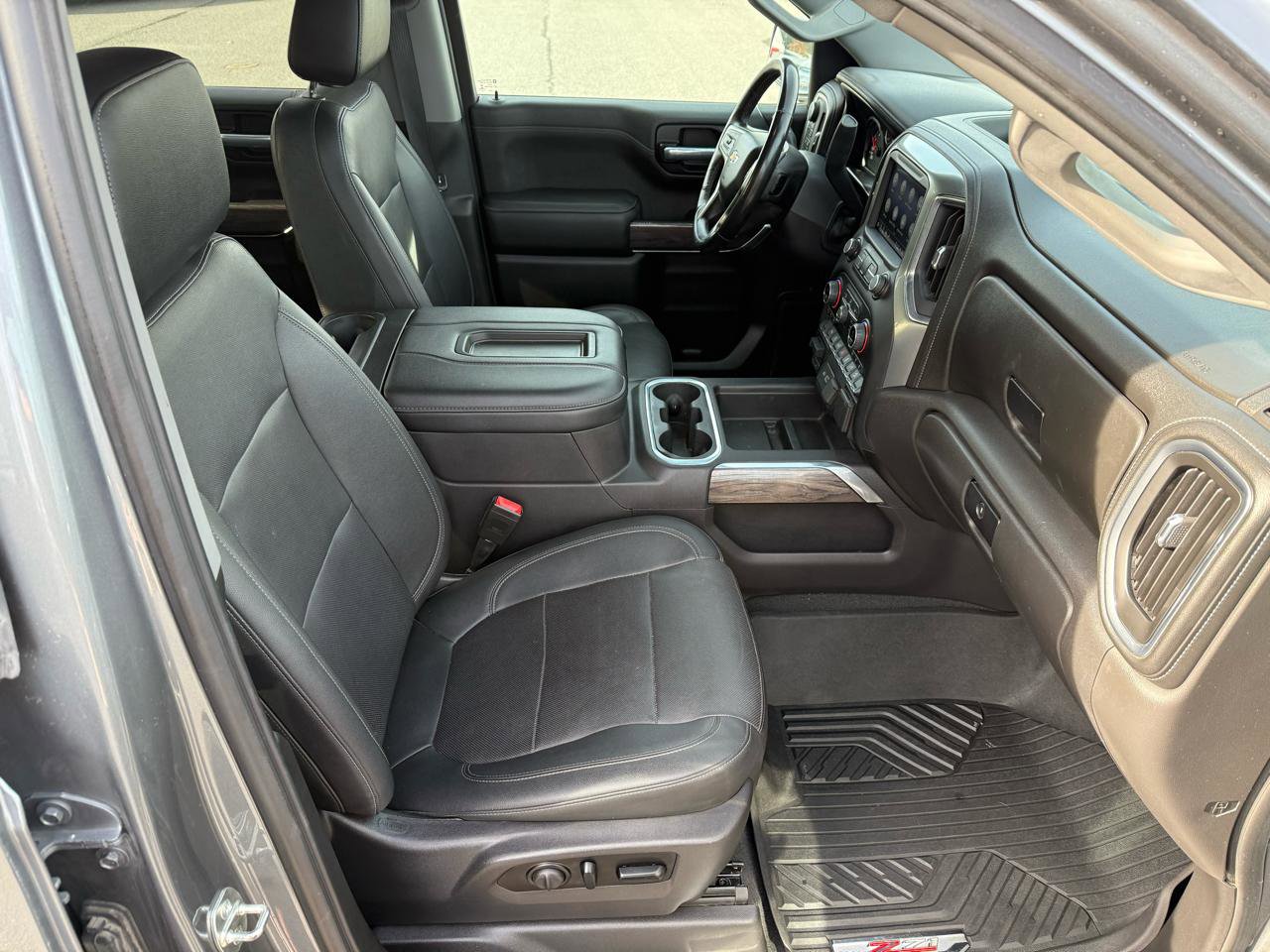 Used 2021 Chevrolet Silverado 1500 LTZ AWD/4WD image 18
