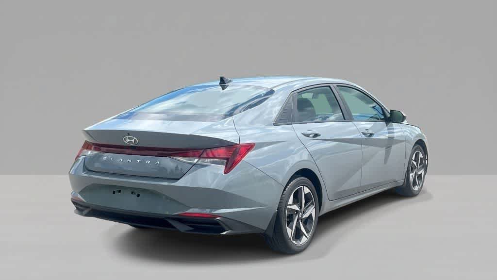 Used 2023 Hyundai Elantra SEL w/ Convenience Package FWD image 8
