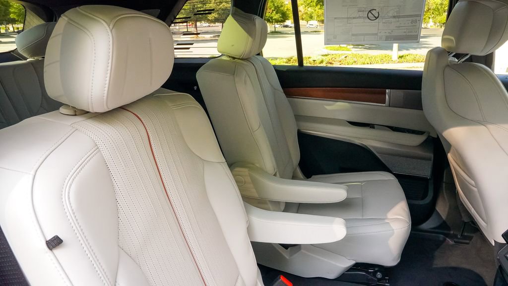 Used 2026 Cadillac Vistiq Luxury image 12