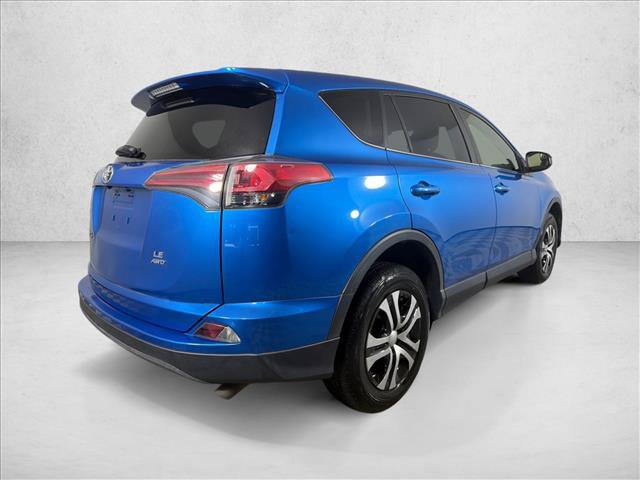 Used 2018 Toyota RAV4 LE AWD/4WD image 3
