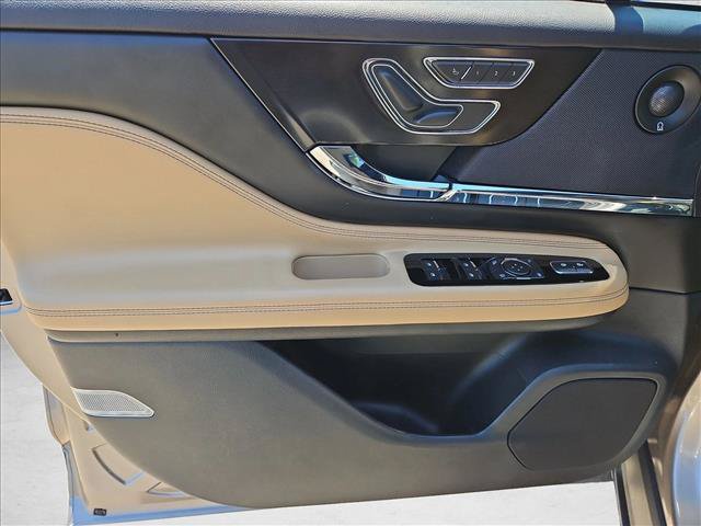 Used 2020 Lincoln Corsair Reserve AWD/4WD image 11
