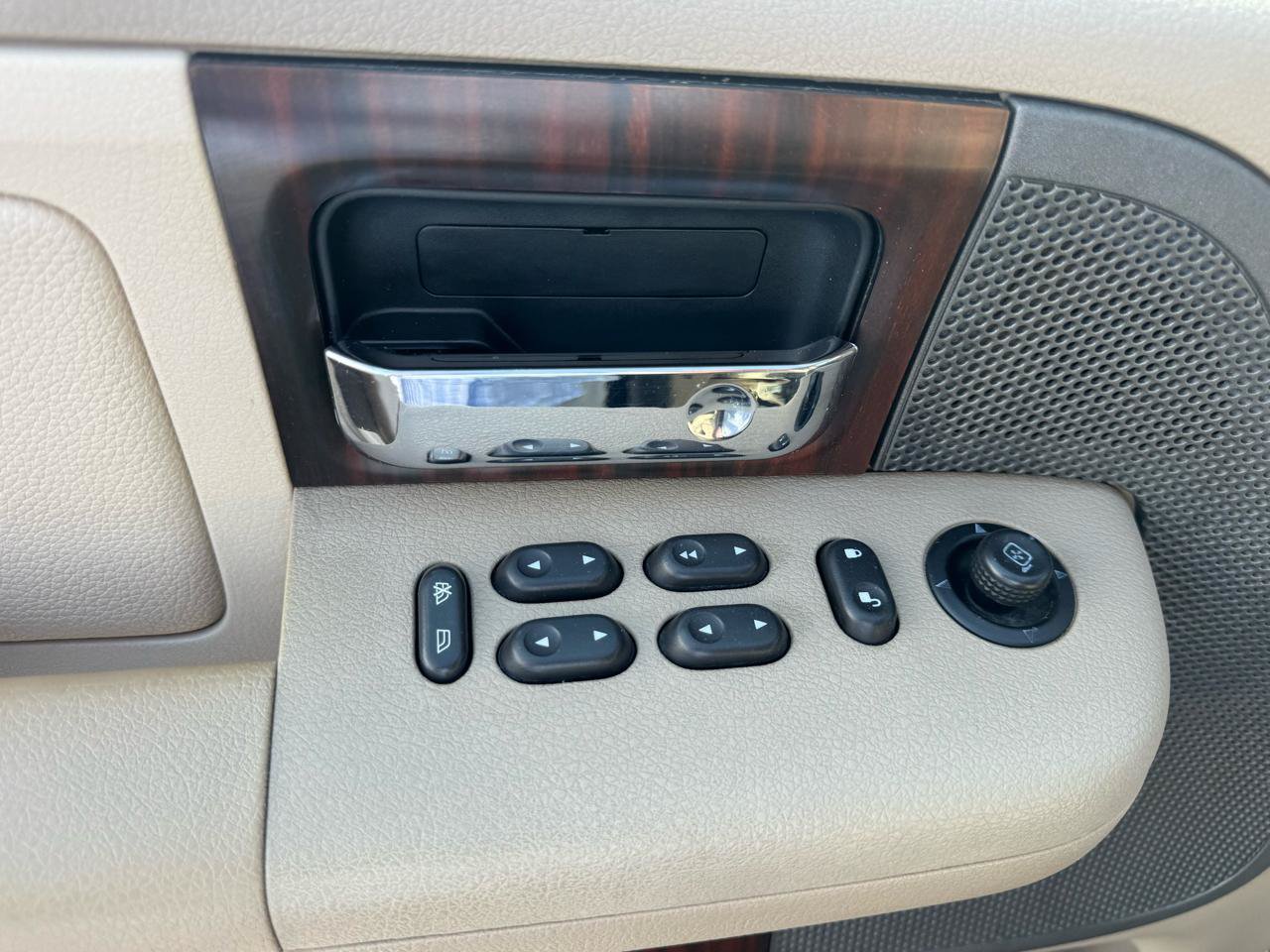 Used 2006 Lincoln Mark LT 4x4 image 12