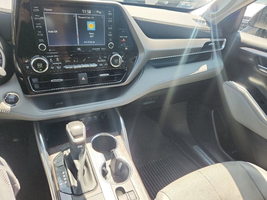 Used 2022 Toyota Highlander Limited FWD image 14
