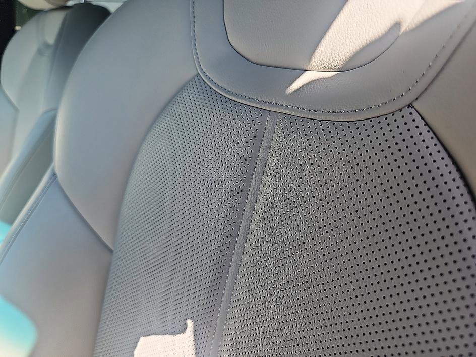 Used 2025 Genesis G70 2.5T RWD image 15