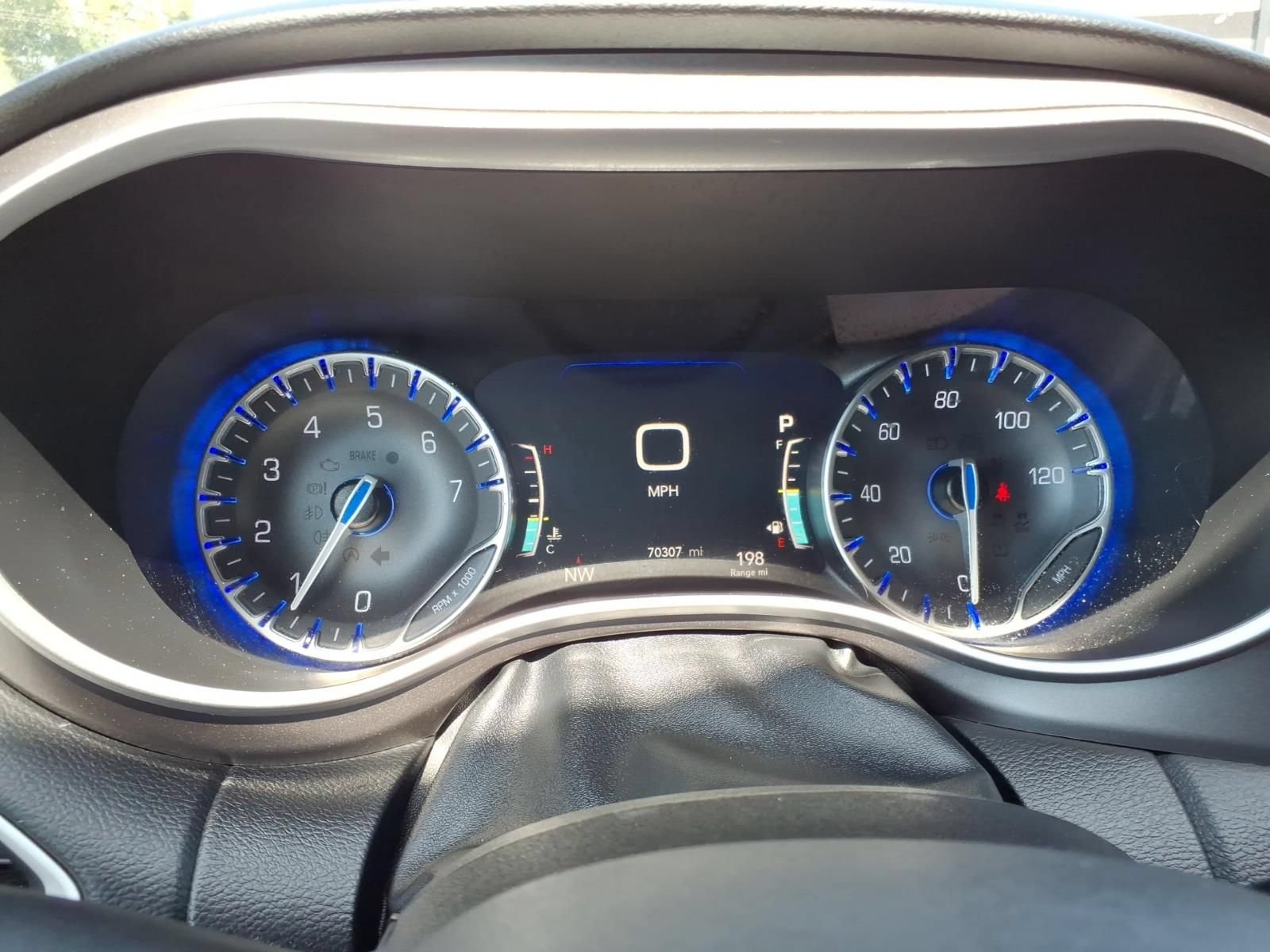Used 2024 Chrysler Pacifica Touring-L FWD image 13