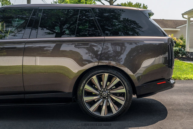 Used 2025 Land Rover Range Rover SV AWD/4WD image 5