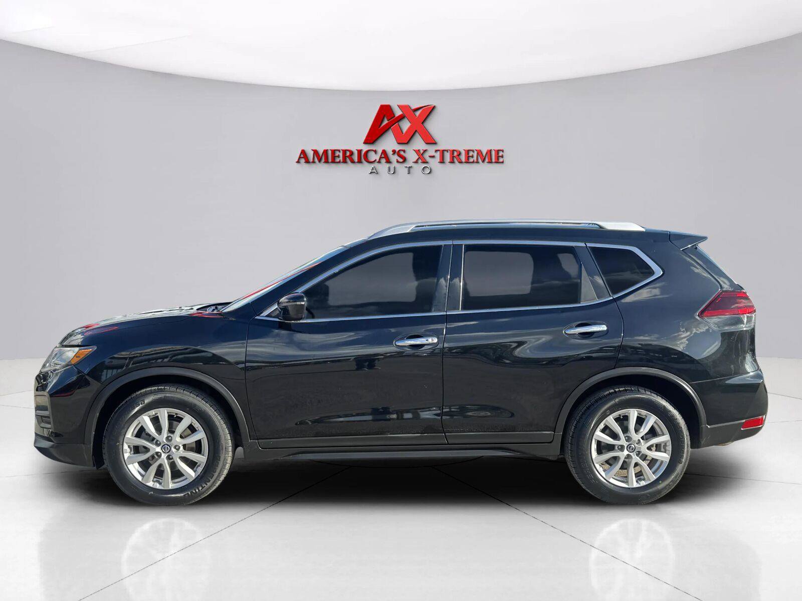 Used 2019 Nissan Rogue SV FWD image 2