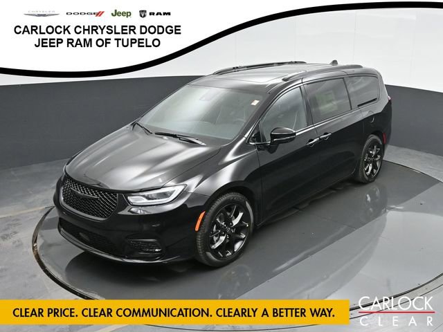 New 2026 Chrysler Pacifica Limited w/ Uconnect Theater Family Group image 42