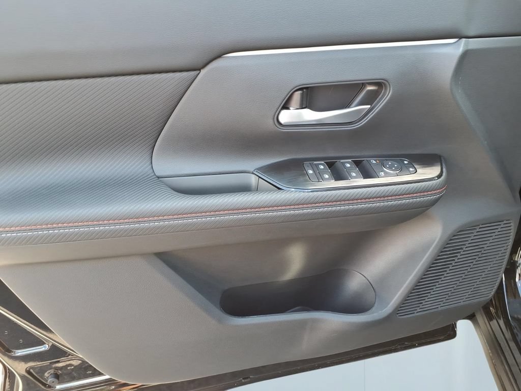 New 2026 Nissan Kicks SR w/ SR Premium Package FWD image 13