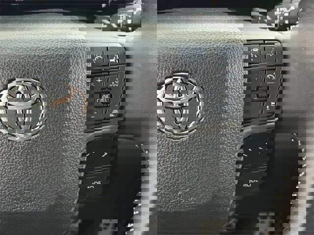 Used 2025 Toyota Camry SE image 15