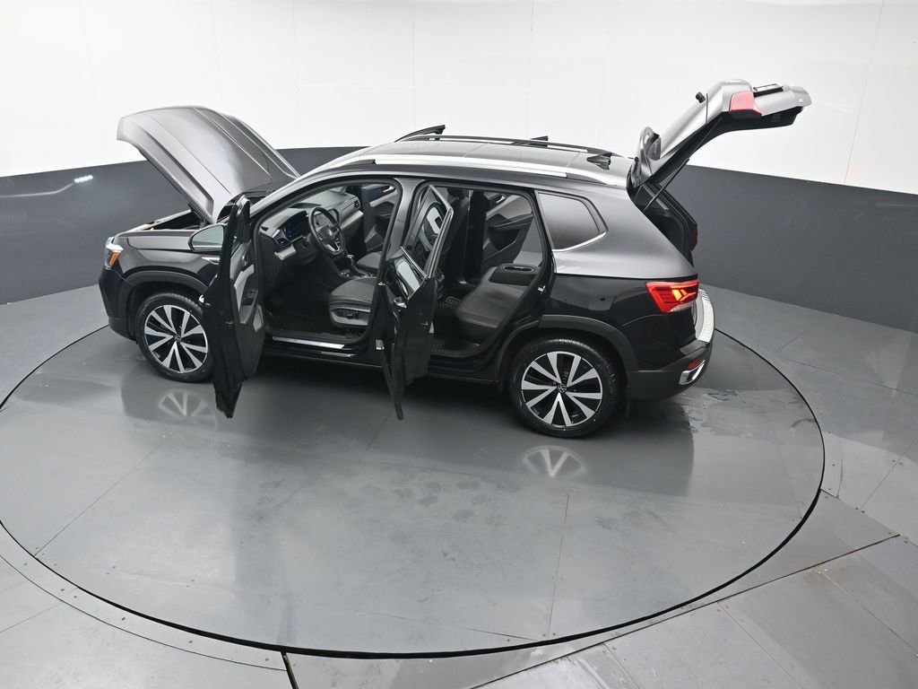 Used 2022 Volkswagen Taos SE w/ Panoramic Sunroof Package image 48