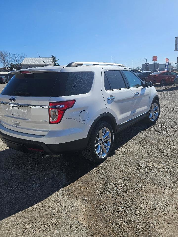 Used 2015 Ford Explorer XLT w/ Equipment Group 202A image 5