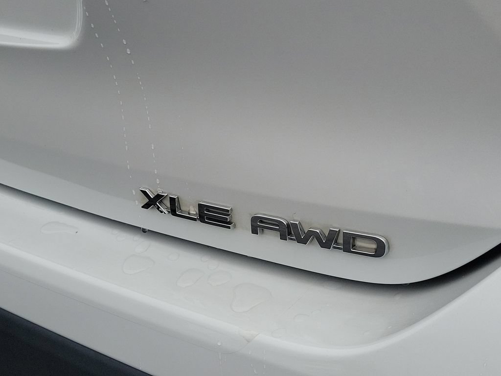 Used 2022 Toyota Highlander XLE AWD/4WD image 10