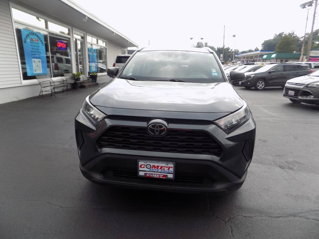 Used 2020 Toyota RAV4 LE w/ Carpet Mat Package AWD/4WD image 10