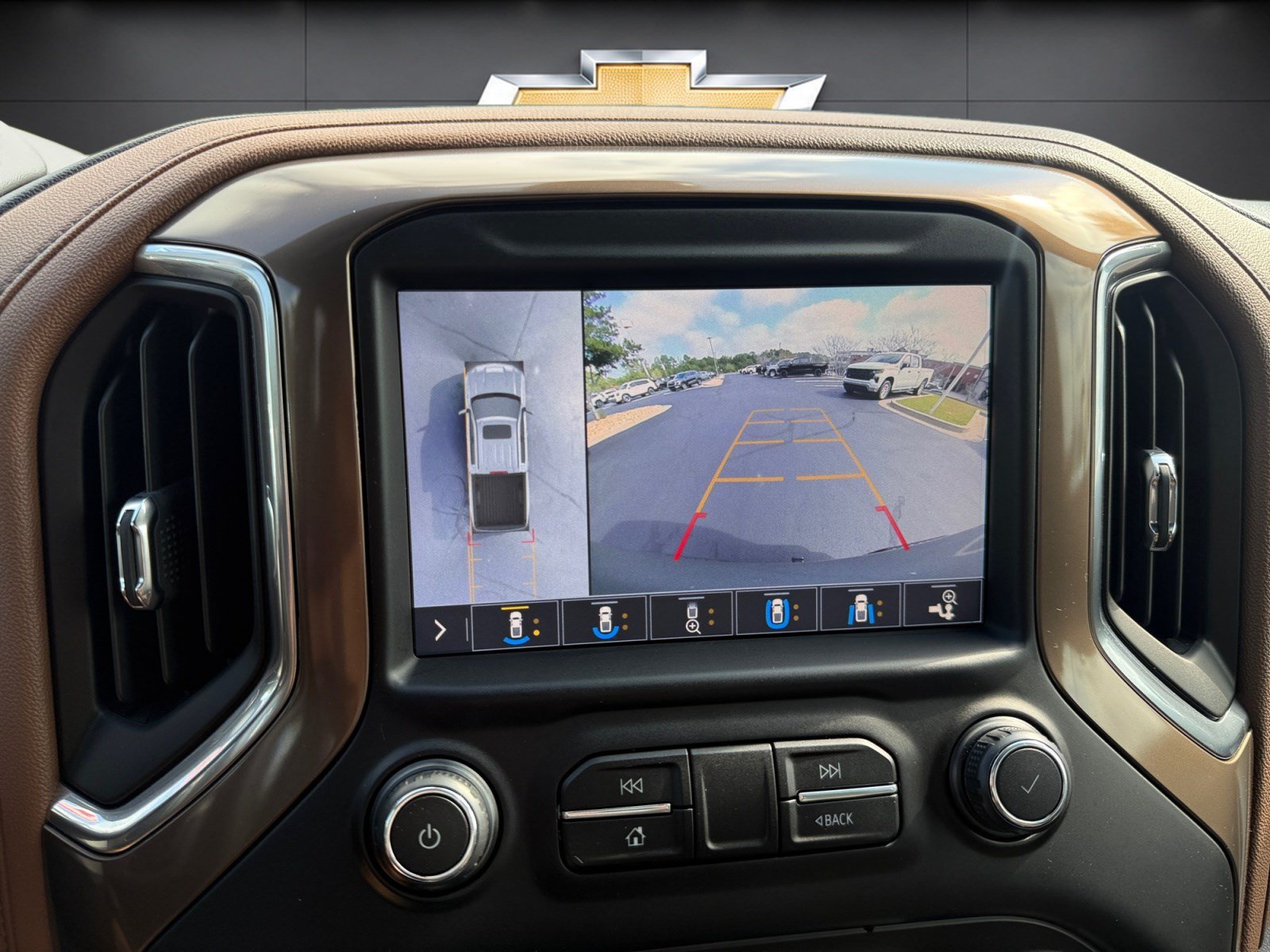 Used 2019 Chevrolet Silverado 1500 High Country w/ Technology Package AWD/4WD image 29