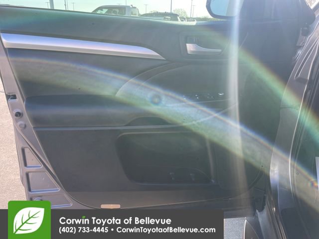 Used 2019 Toyota Highlander XLE image 18