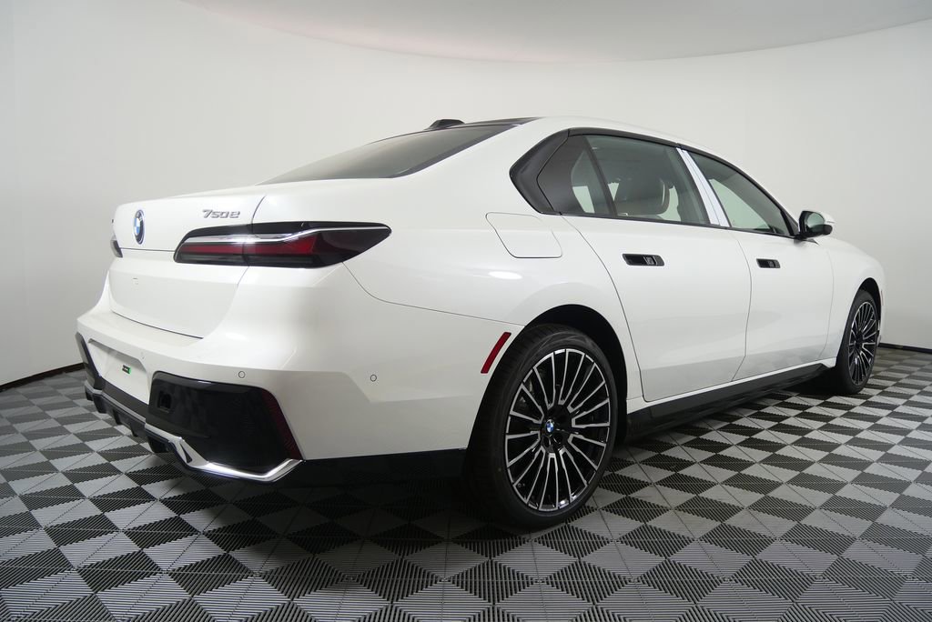 New 2026 BMW 750e xDrive w/ Executive Package image 3