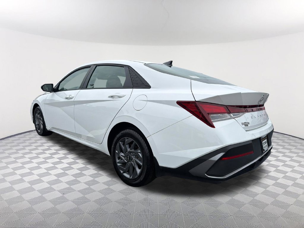 Used 2024 Hyundai Elantra SEL FWD image 7