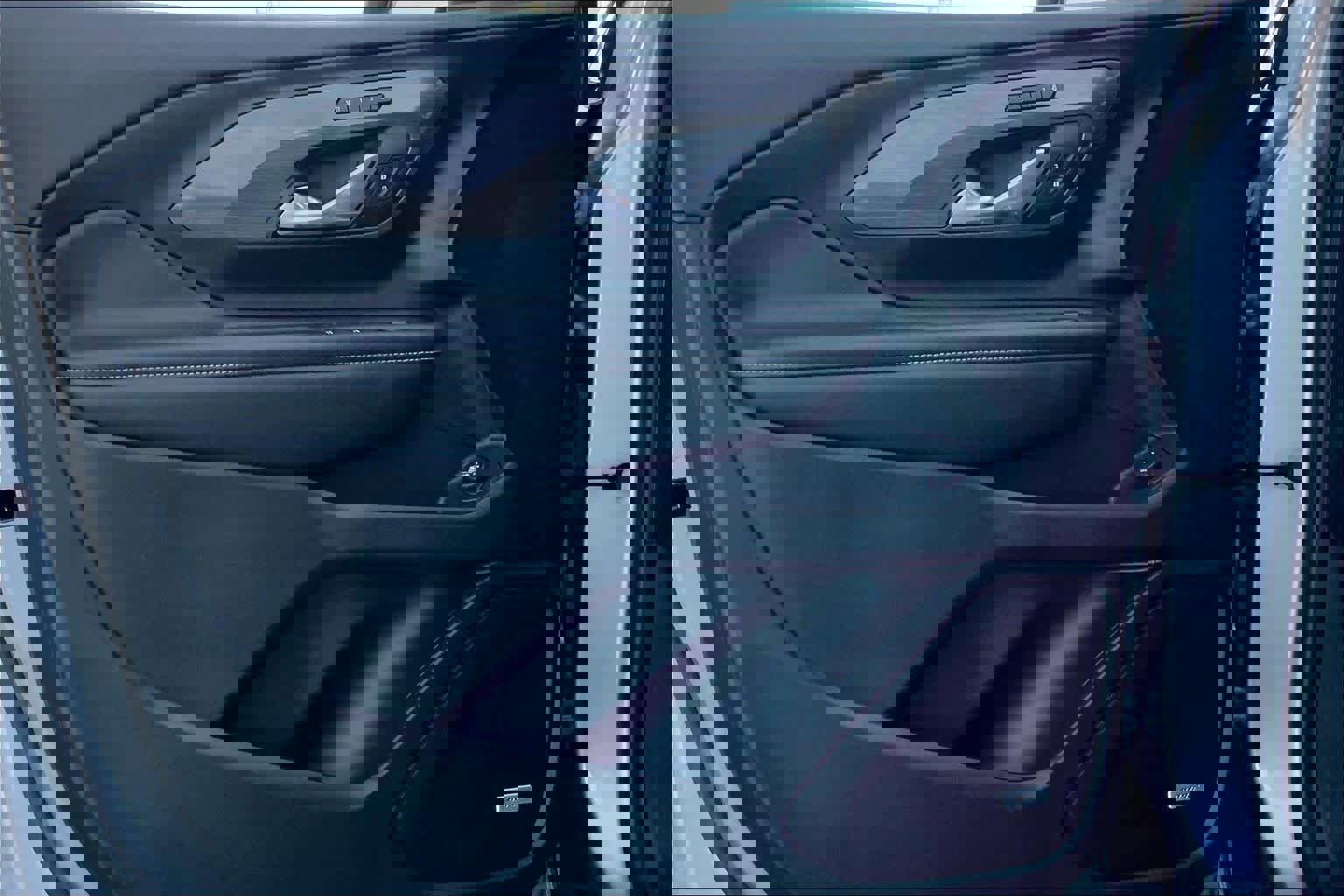 Used 2024 GMC Terrain Denali w/ Denali Premium Package image 18