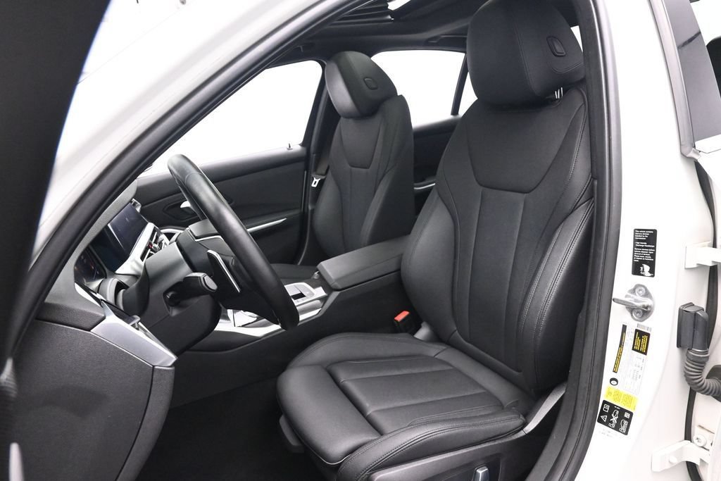 Used 2019 BMW 330i xDrive Sedan w/ Convenience Package AWD/4WD image 16