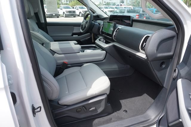 New 2027 Ford Expedition Active RWD image 3