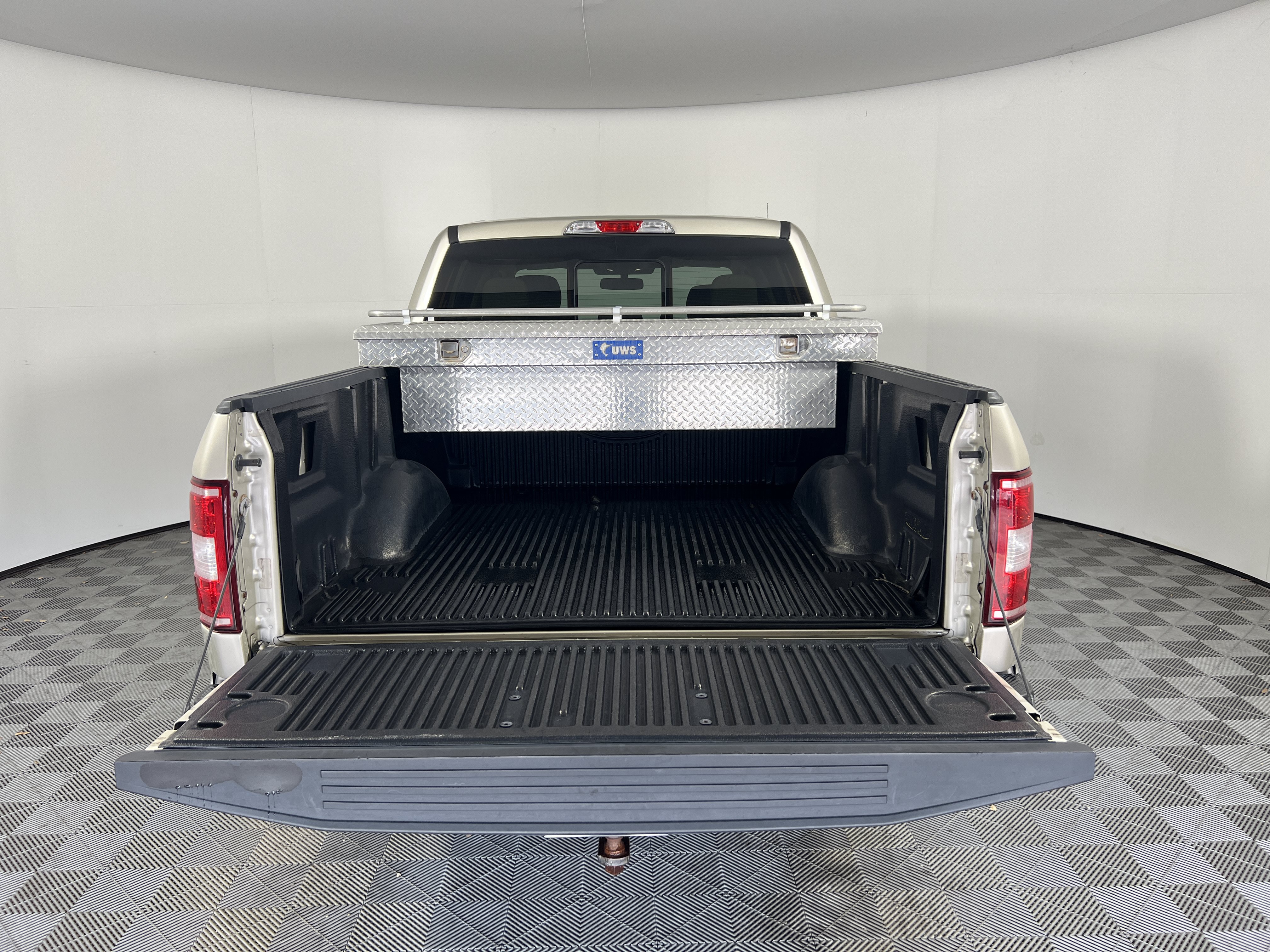 Used 2018 Ford F150 XLT w/ Equipment Group 302A Luxury AWD/4WD image 19