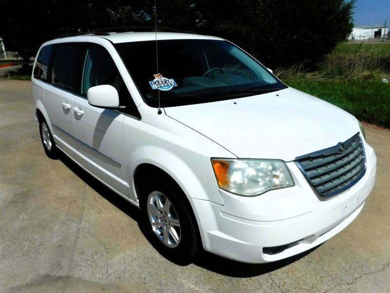 Used 2009 Chrysler Town & Country Touring image 1