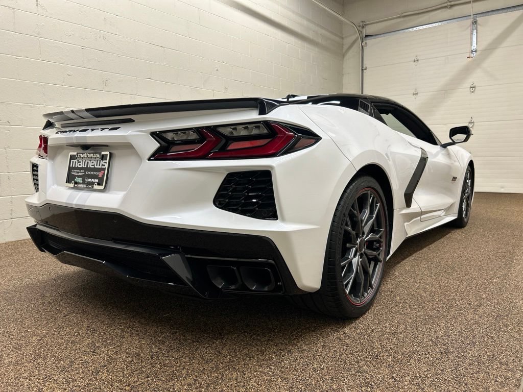 Used 2023 Chevrolet Corvette Stingray Premium Conv w/ Z51 Performance Package RWD image 2