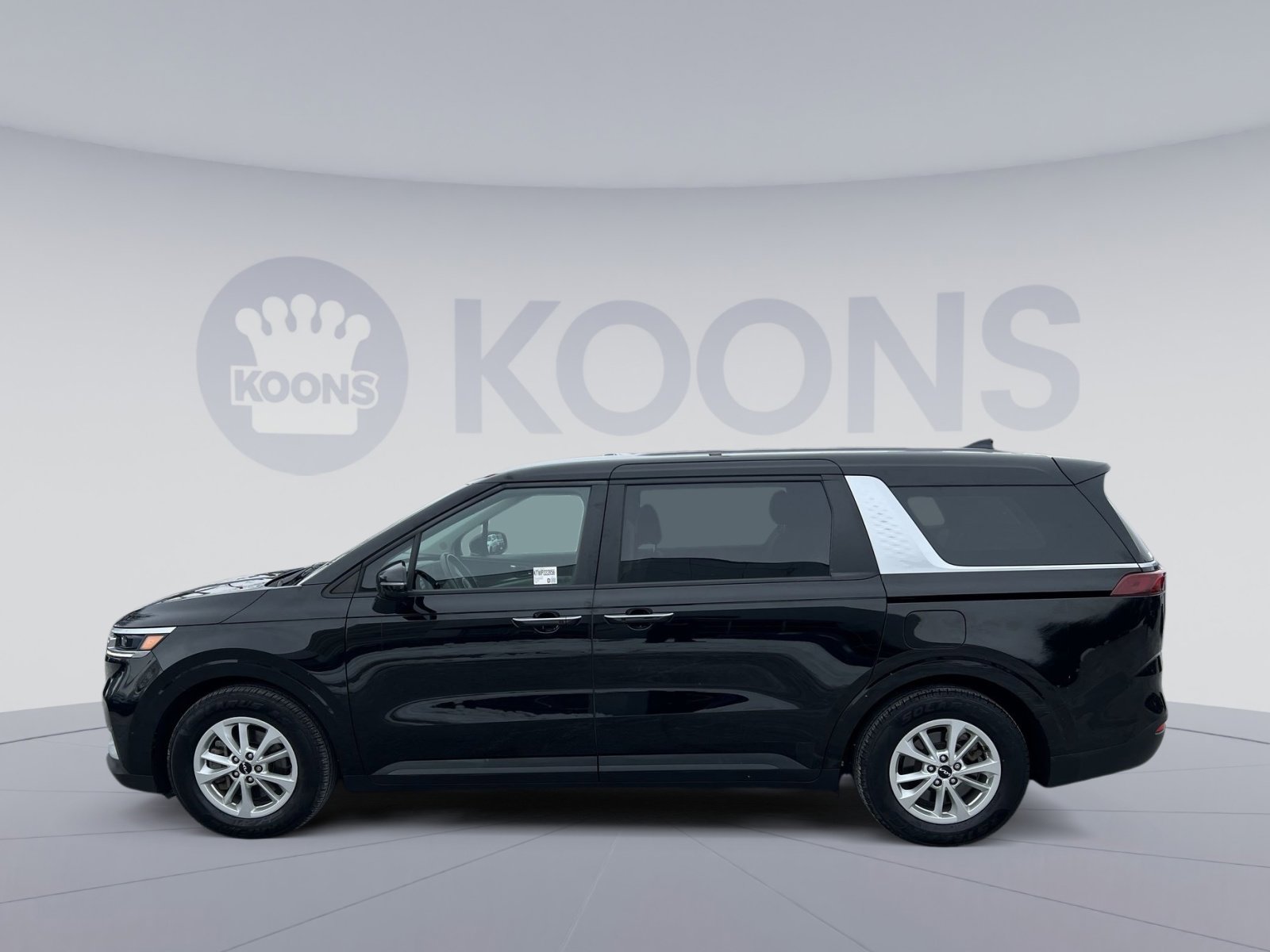 Used 2022 Kia Carnival LX image 2