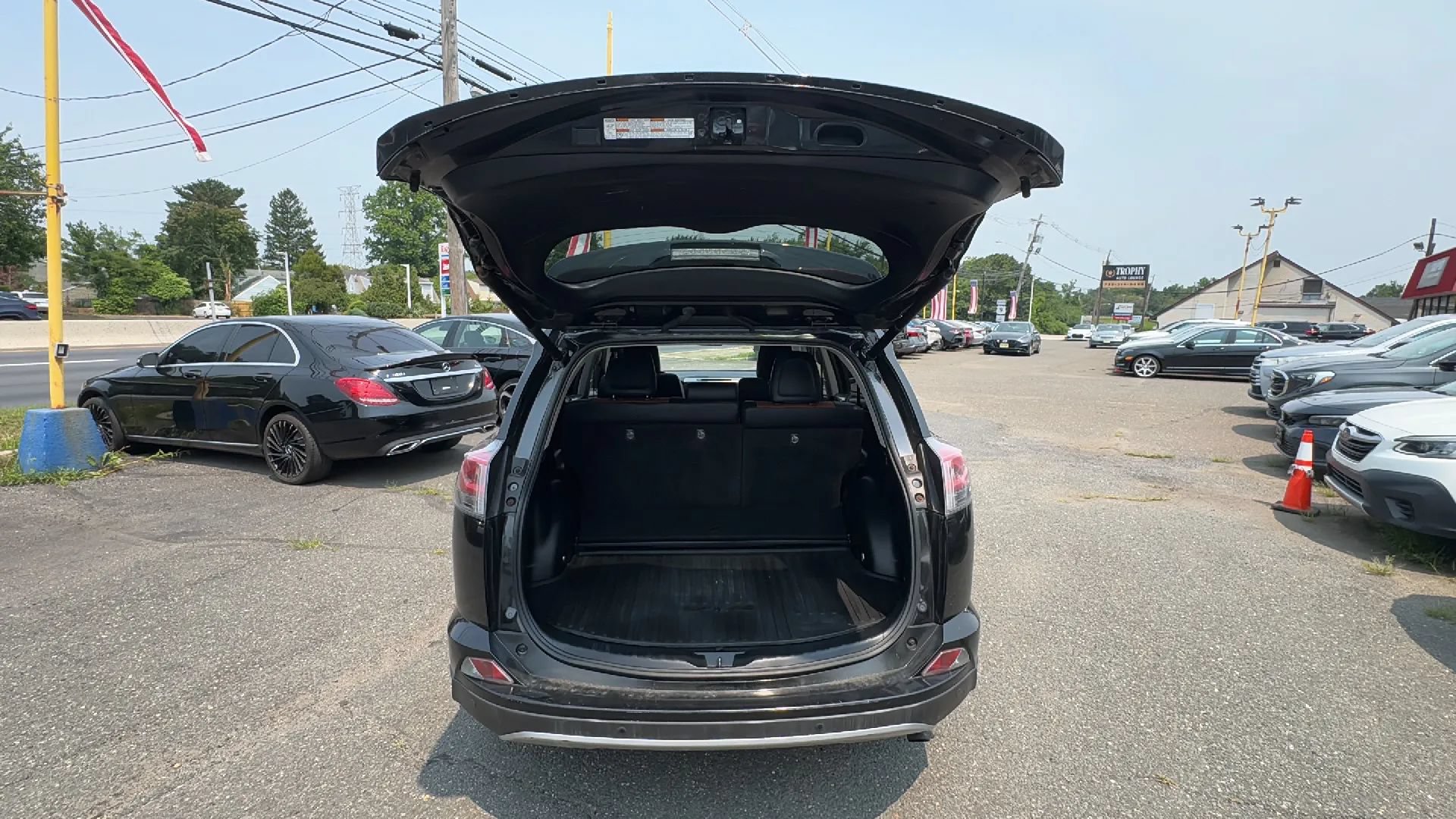 Used 2018 Toyota RAV4 Limited AWD/4WD image 16