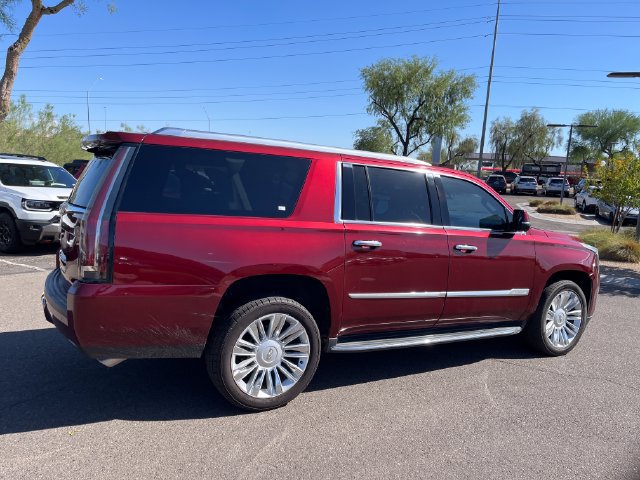 Used 2020 Cadillac Escalade ESV Luxury w/ LPO, Radiant Package AWD/4WD image 5