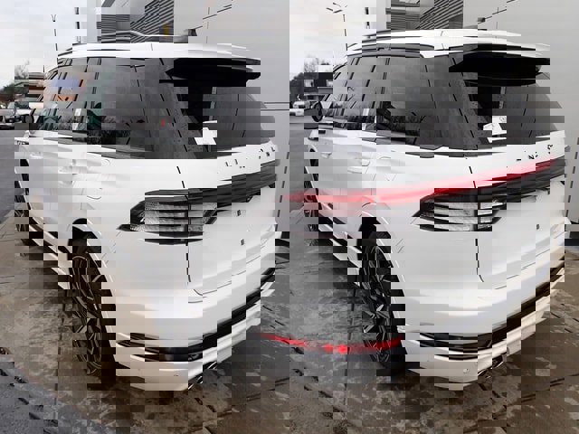 New 2025 Lincoln Aviator Black Label w/ Jet Appearance Package image 3