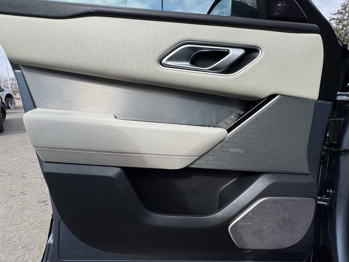 Used 2020 Land Rover Range Rover Velar R-Dynamic S image 25