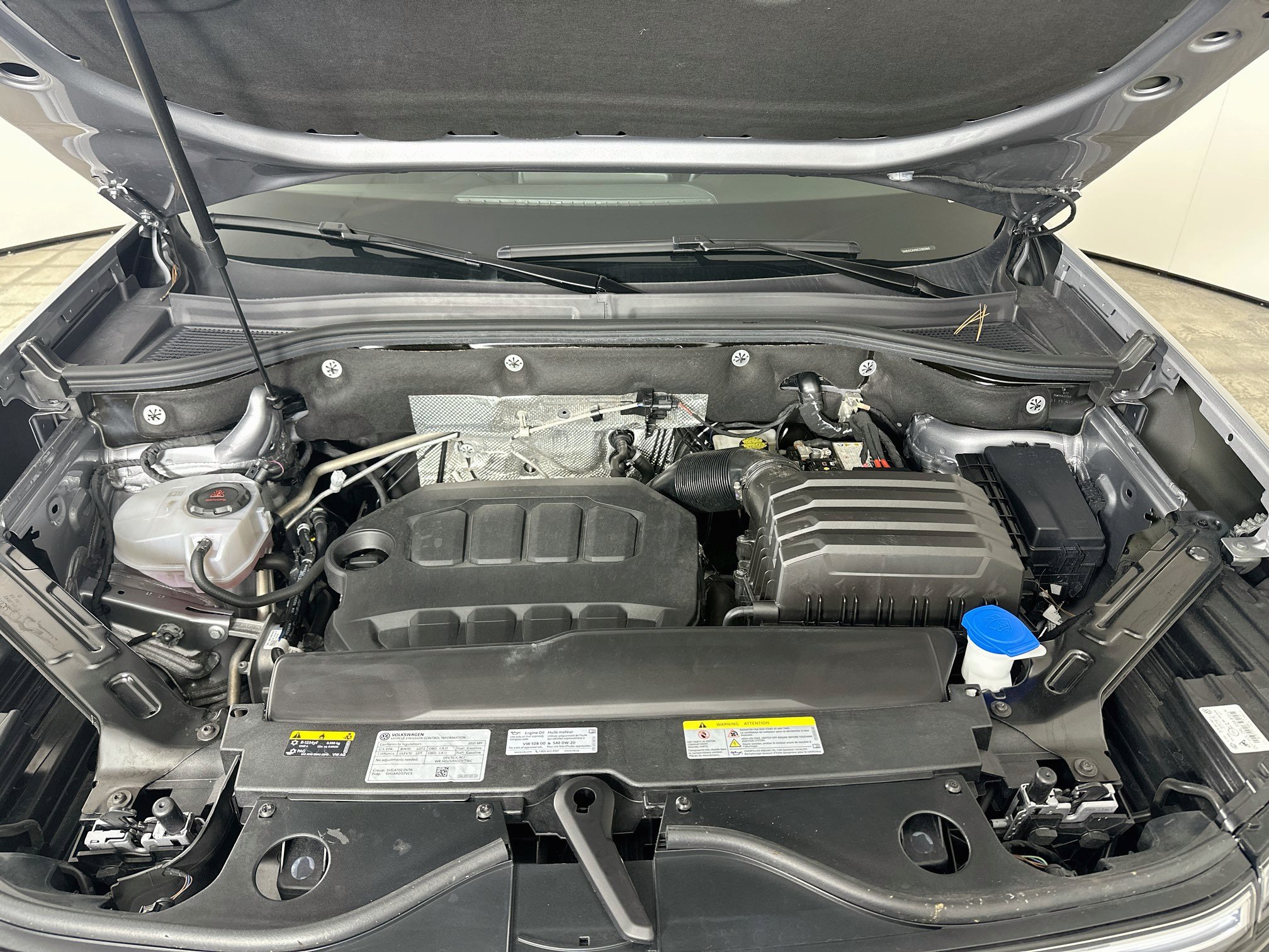 Used 2025 Volkswagen Atlas Cross Sport SE AWD/4WD image 32