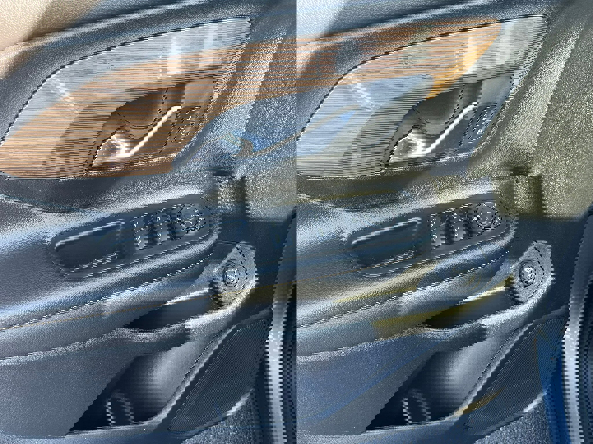 Used 2021 GMC Terrain SLE w/ Driver Convenience Package image 17