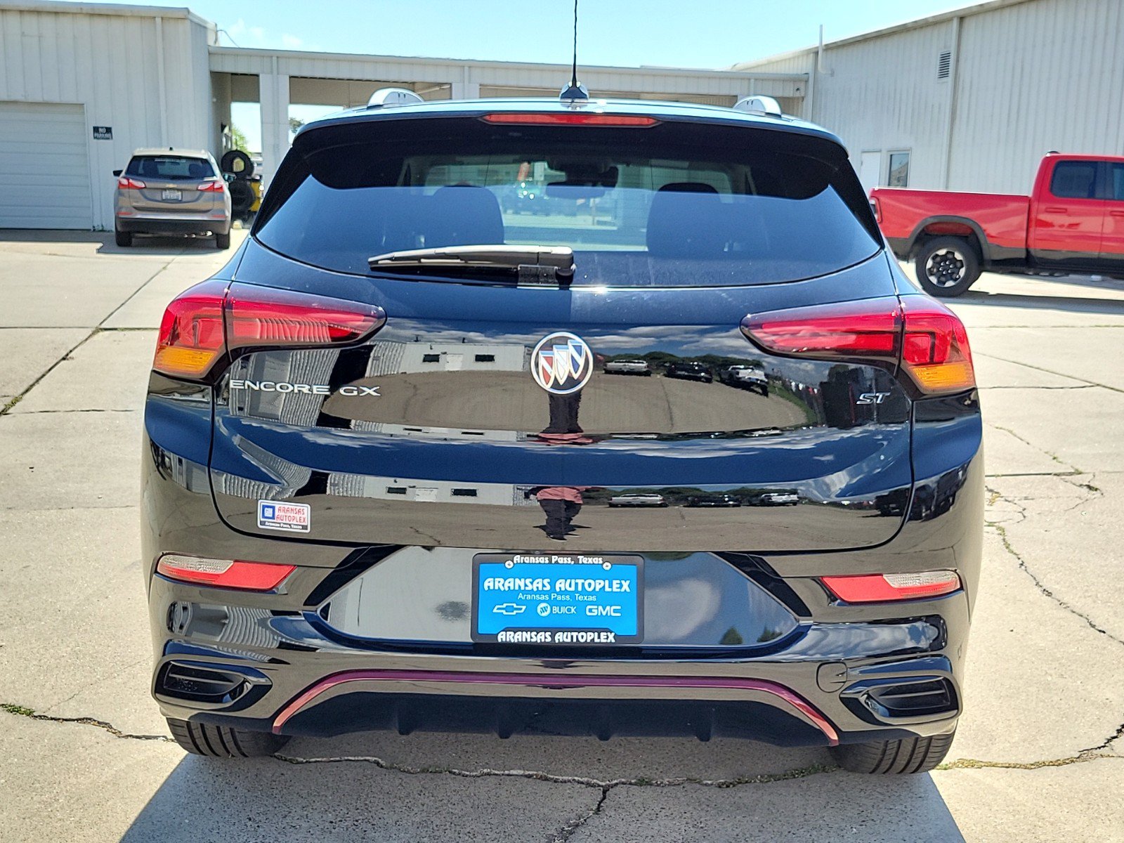 Used 2023 Buick Encore GX Select w/ Sport Touring Package FWD image 6