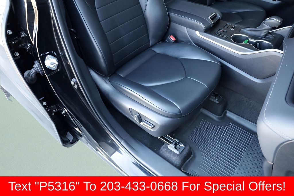 Used 2023 Toyota Highlander XLE AWD/4WD image 26