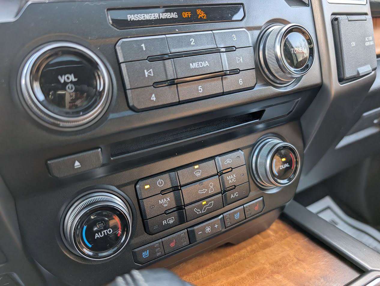 Used 2016 Ford F150 Limited w/ Trailer Tow Package image 24