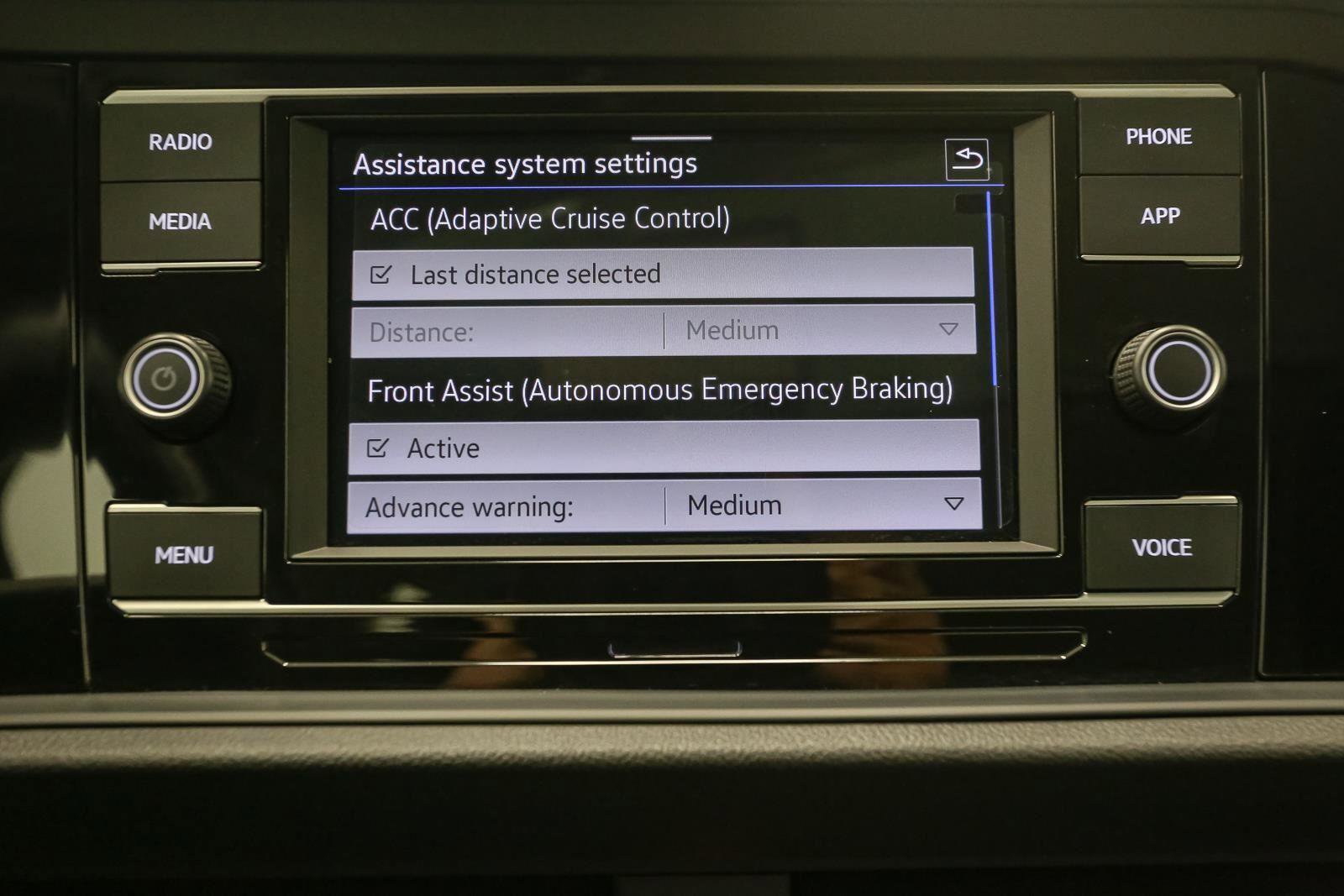 Used 2024 Volkswagen Jetta SE image 32