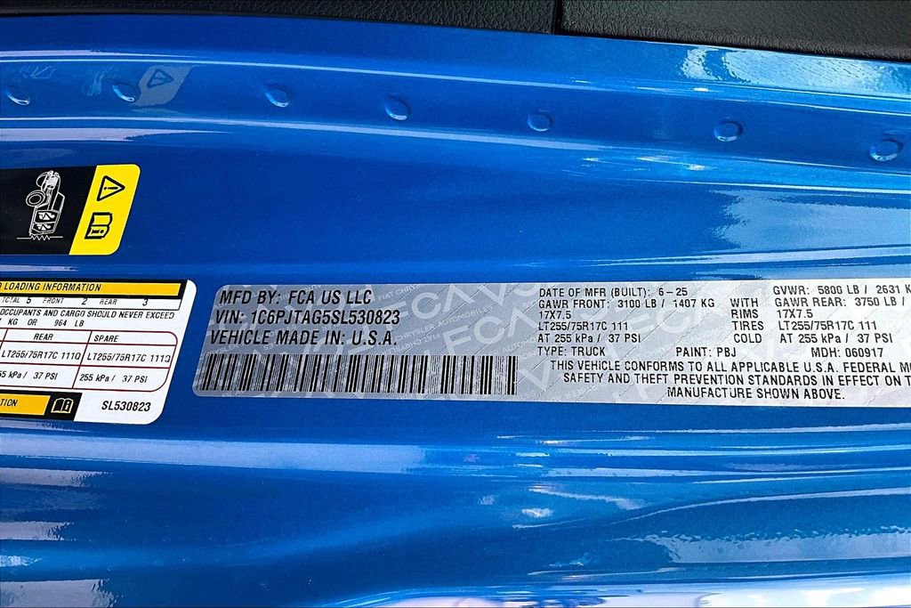 New 2025 Jeep Gladiator High Tide image 11