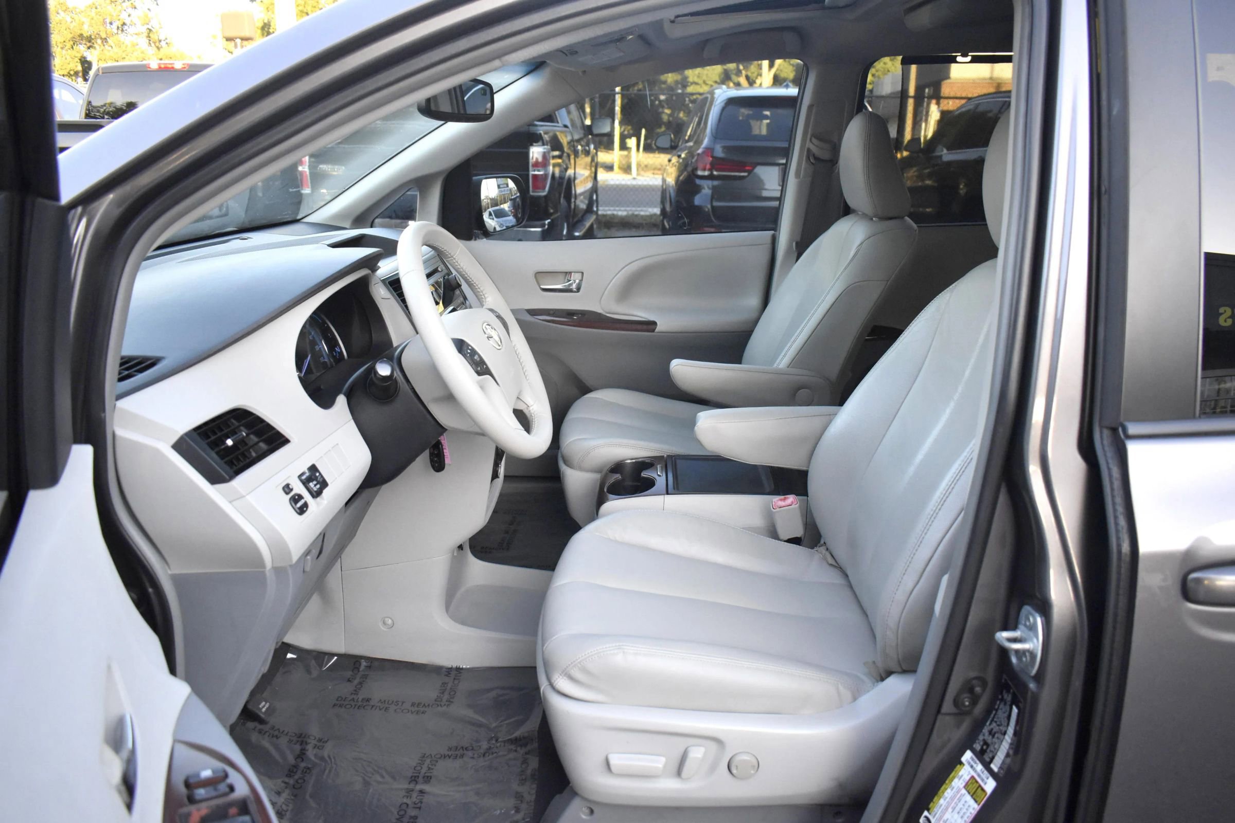 Used 2014 Toyota Sienna XLE image 14