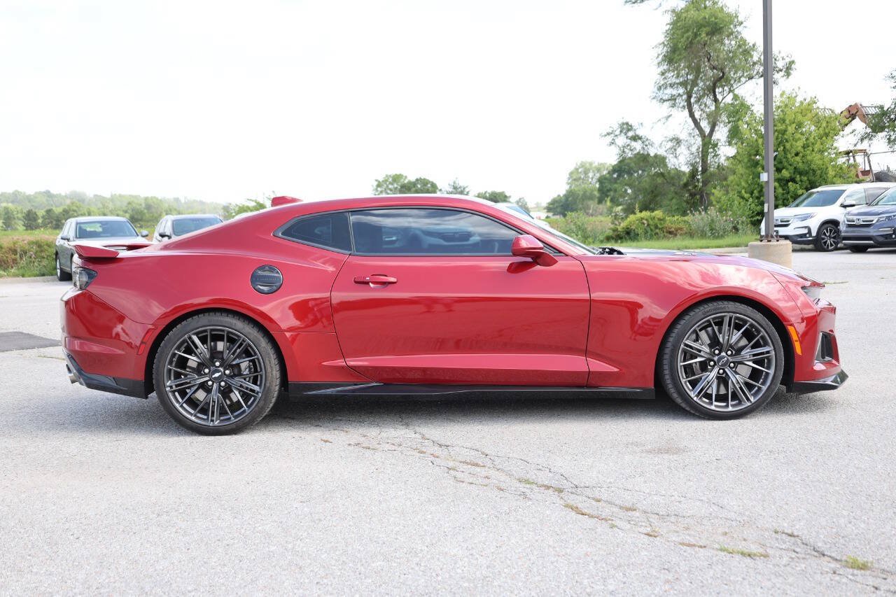 Used 2022 Chevrolet Camaro ZL1 RWD image 7