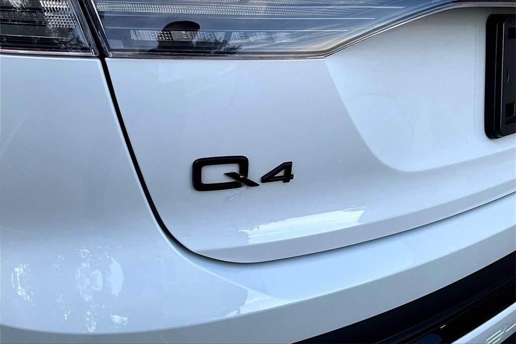 Used 2024 Audi Q4 e-tron Premium Plus image 24