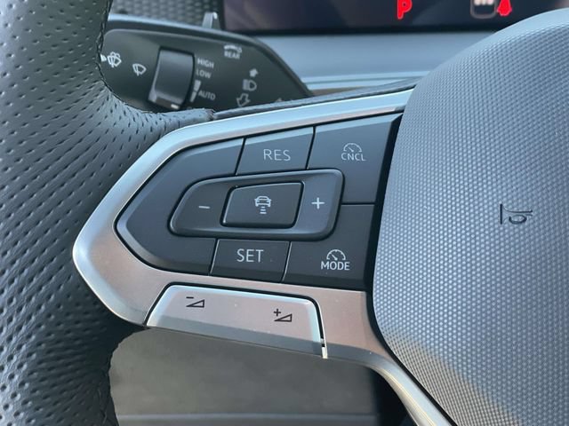 New 2026 Volkswagen Tiguan SE R-Line FWD image 8